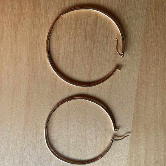 *Sold* 14kt Gold Hoop earrings - Picture 5 of 13